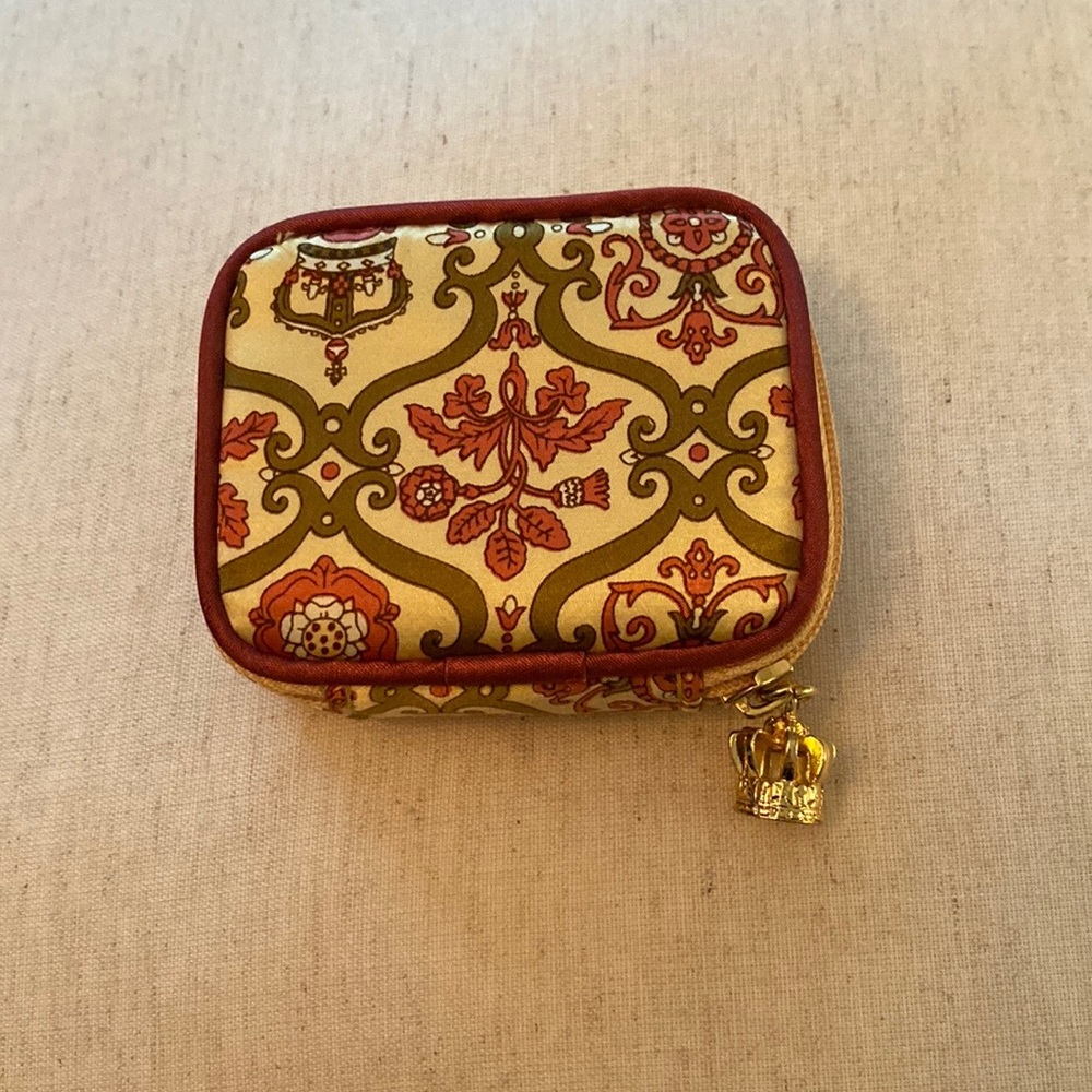 Pill case